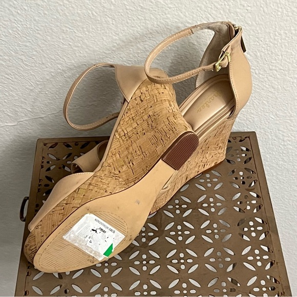 Charles by Charles David Lois Platform Wedge Sandal Beige Size 9 - Picture 3 of 9